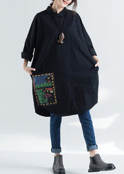 Elegantes Baumwoll-Tunika-Muster mit Reversdruck und Plus-Size-Design in Schwarz. Knieshirts für den Frühling
