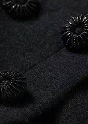 Modischer schwarzer Wintermantel aus bestickter Wolle mit Kapuze