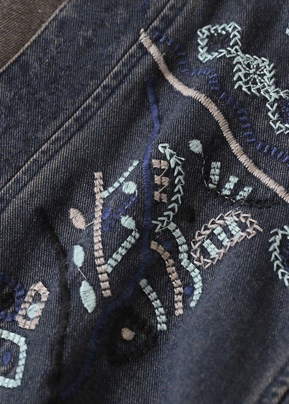 Modischer blauer V-Ausschnitt, bestickte Patchwork-Knopftaschen, Baumwoll-Denim-Mantel mit langen Ärmeln