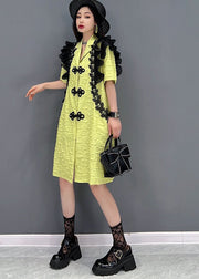 Fashion Green gekerbter Kragen Patchwork Rüschen orientalische Knöpfe mittlere Kleider mit kurzen Ärmeln