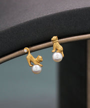 Art- und Weisegelbes Gold 14K nette Katzen-Perlen-asymmetrischer Entwurfs-Bolzen-Ohrringe
