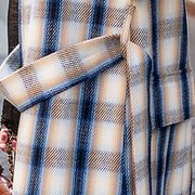 Modischer marineblauer karierter langer Mantel plus Größe eingekerbte Krawattenbund Mäntel Damentaschen ärmellose lange Jacken