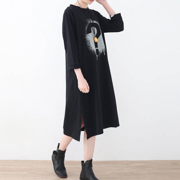 Feine schwarze Alphabet-Baumwollkaftane, trendiges, seitlich offenes Kleid in Übergröße. Neue kurze Kaftane