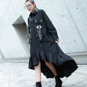 Feines schwarzes Herbst-Hemdkleid, trendiges Plus-Size-Kleid mit Umlegekragen. Feines asymmetrisches Design mit großem Saum
