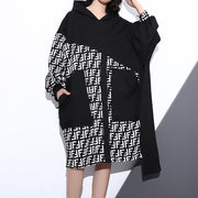 Feines schwarzes Kleid plus Größe Kapuzen-Patchwork-Langmantel Neue asymmetrische Designkleider mit langen Ärmeltaschen