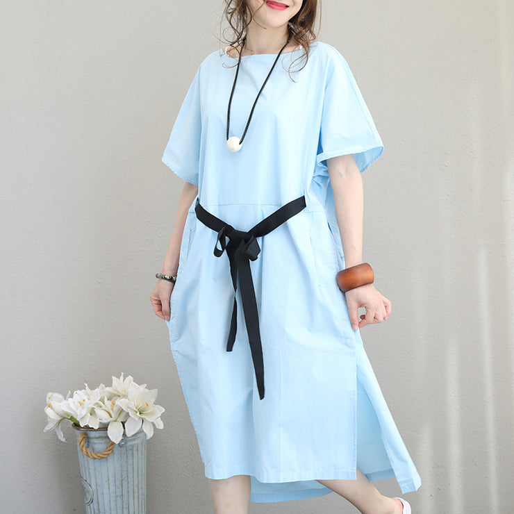 Feines blaues Leinenkleid plus Größenkleidung Leinenkleidungskleid Boutique seitlich offenes Leinen-Baumwollkleid mit Bindegürtel