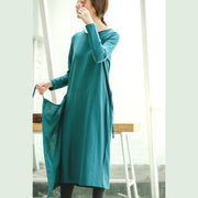 Feines blaues Kleid in Übergröße mit asymmetrischem Design und asymmetrischem Design. Feines O-Ausschnitt-Midikleid