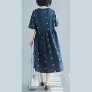 Feines blaues Kleid aus reinem Baumwollleinen in Übergröße. Neue Baggy-Kleider mit O-Ausschnitt und großem Saum und halben Ärmeln