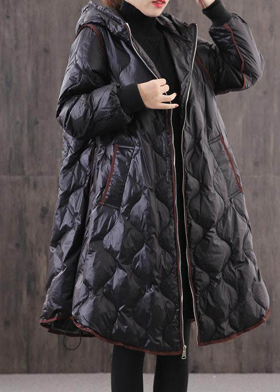 Taillierter schwarzer Winterparka mit Kapuze und Reißverschluss aus feiner Baumwolle