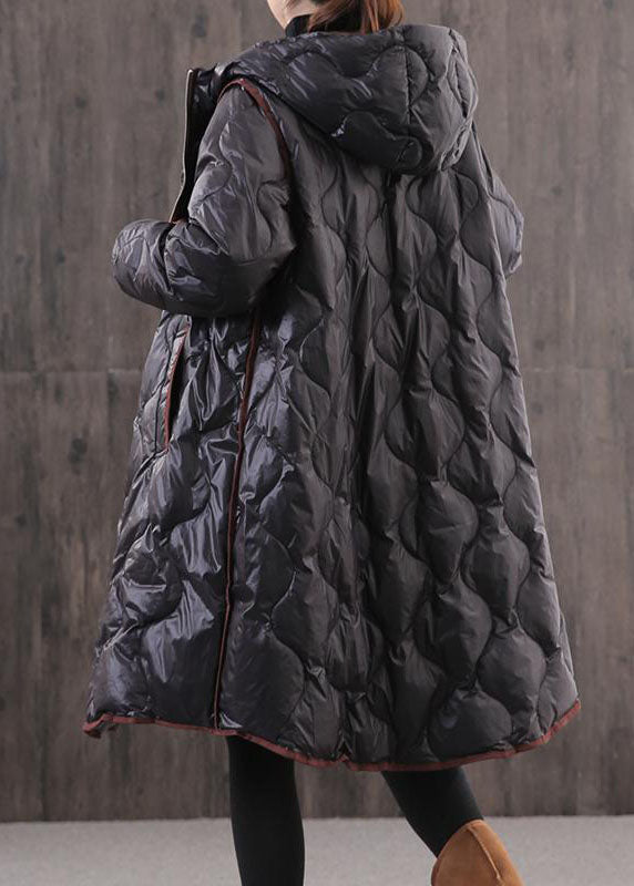 Taillierter schwarzer Winterparka mit Kapuze und Reißverschluss aus feiner Baumwolle