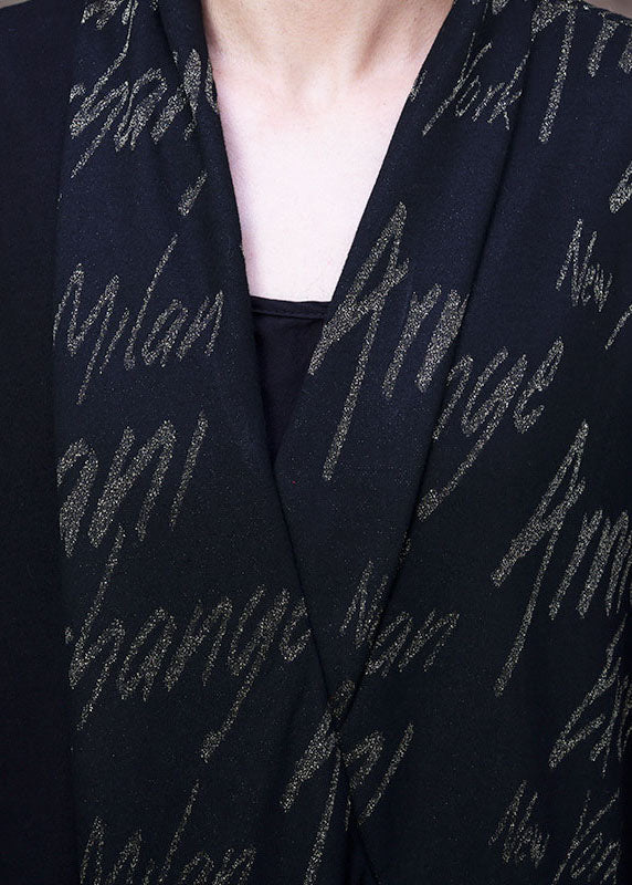 Taillierter schwarzer Kaschmir-Trenchcoat mit V-Ausschnitt und Patchwork-Buchstabendruck, lange Ärmel