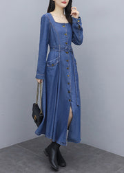 Tailliertes blaues quadratisches Kragenknopf Schärpentasche Baumwolle Jeanskleid mit langen Ärmeln