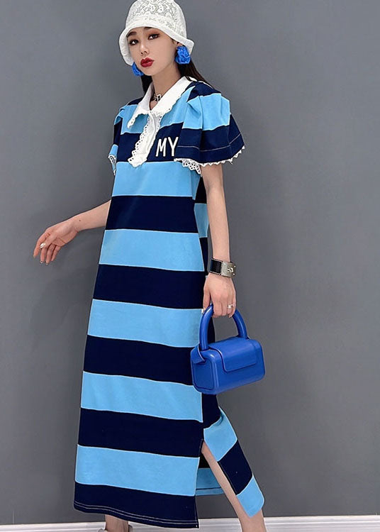 Tailliertes blaues gestreiftes Umlegekragen-Spitze-Patchwork-Seiten-offenes langes Kleid aus Baumwolle mit kurzen Ärmeln
