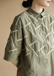 Tailliertes, grünes, besticktes Peter-Pan-Kragen-Baumwollhemd mit halben Ärmeln