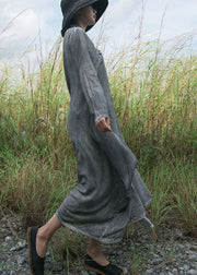 Eng anliegendes, langärmliges, asymmetrisches Baumwollkleid mit grauen Knöpfen