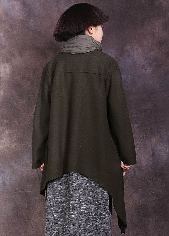 Taillierter, asymmetrischer, fester Mantel in Teegrün