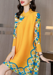 Cheongsam-Seidenkleid mit langen Ärmeln, französisches Gelb, Stehkragen, Knopfdruck