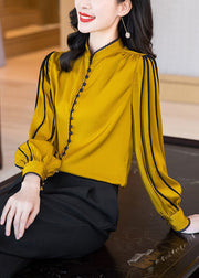 Französisches gelbes Stehkragen-Knopf-drapierendes Seiden-Hemdoberteil mit langen Ärmeln