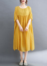 Französisches, gelbes, faltiges Urlaubskleid aus Baumwolle mit extra weitem Saum und kurzen Ärmeln