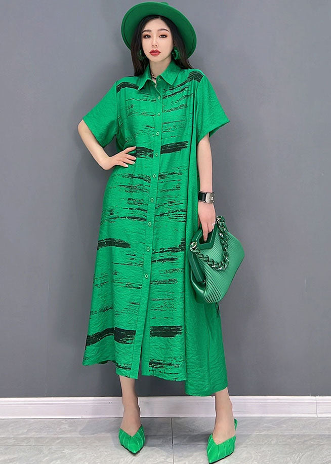 Grünes, bedrucktes, lockeres Hemdkleid aus Baumwolle mit Peter-Pan-Kragen und kurzen Ärmeln
