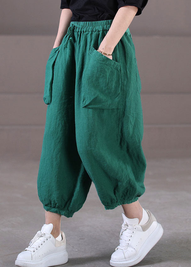 Grüne, einfarbige Leinen-Crop-Hose, zerknittert, große Taschen, Sommer