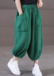 Grüne, einfarbige Leinen-Crop-Hose, zerknittert, große Taschen, Sommer