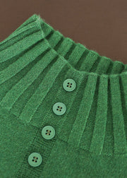 Grüne dicke Strickpullover mit langen Ärmeln und Knopfdruck