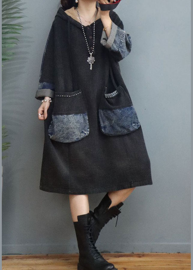 Handgefertigtes schwarzes Kleid mit Kapuzentaschen Frühling