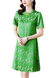 Handgemachtes grünes Seidenkleid mit O-Ausschnitt und Druckknopf und kurzen Ärmeln