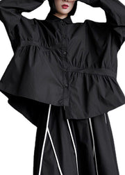Italienisches schwarzes Peter-Pan-Kragen-Baumwollhemd mit zerknitterten Knöpfen und langen Ärmeln
