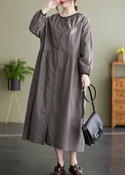 Italienisches graues langes Kleid mit O-Neck-Knopf und langen Ärmeln