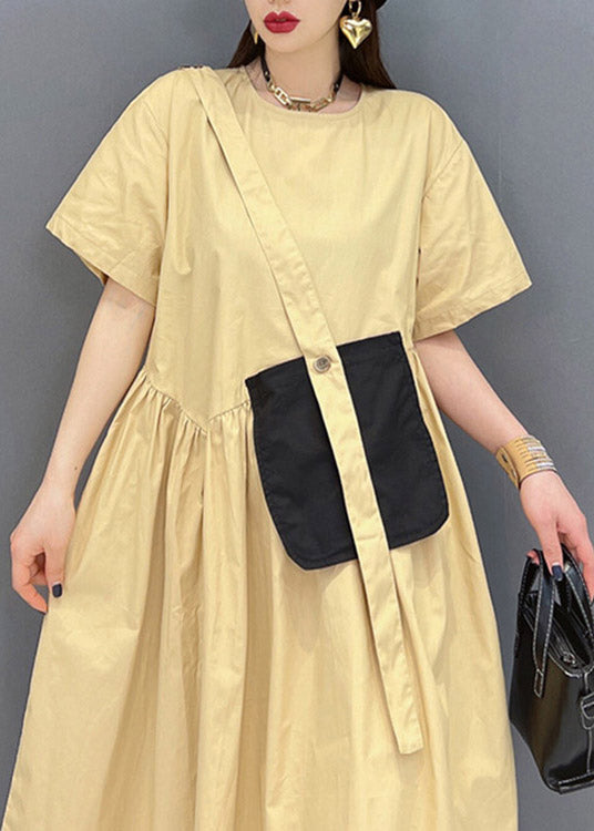 Italienisches Khaki-O-Neck-Knopftaschen-Patchwork-zerknittertes Kleid mit kurzen Ärmeln