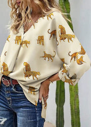 Italienisches hellgelbes Langarm-Chiffonhemd mit V-Ausschnitt und Animal-Print