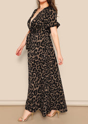 Italienisches Kleid mit V-Ausschnitt, Leopardenmuster und Bindegürtel in der Taille, Schmetterlingsärmel