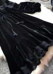 Lockeres schwarzes Patchwork-Velourskleid mit V-Ausschnitt im Winter