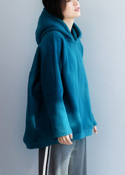 Loses blaues warmes Fleece-Sweatshirt mit Kapuze Frühling