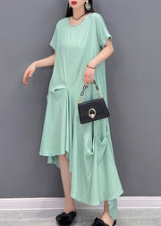 Loses grünes Kleid mit asymmetrischen Taschen und O-Ausschnitt und kurzen Ärmeln