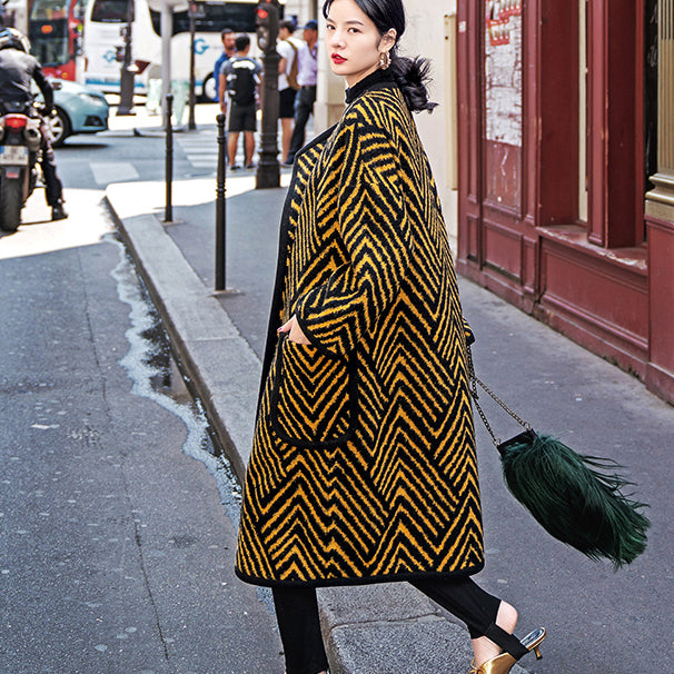 Luxuriöser schwarz-gelb gestreifter langer Mantel Locker sitzender O-Ausschnitt Mäntel Boutique-Taschen Wolljacken
