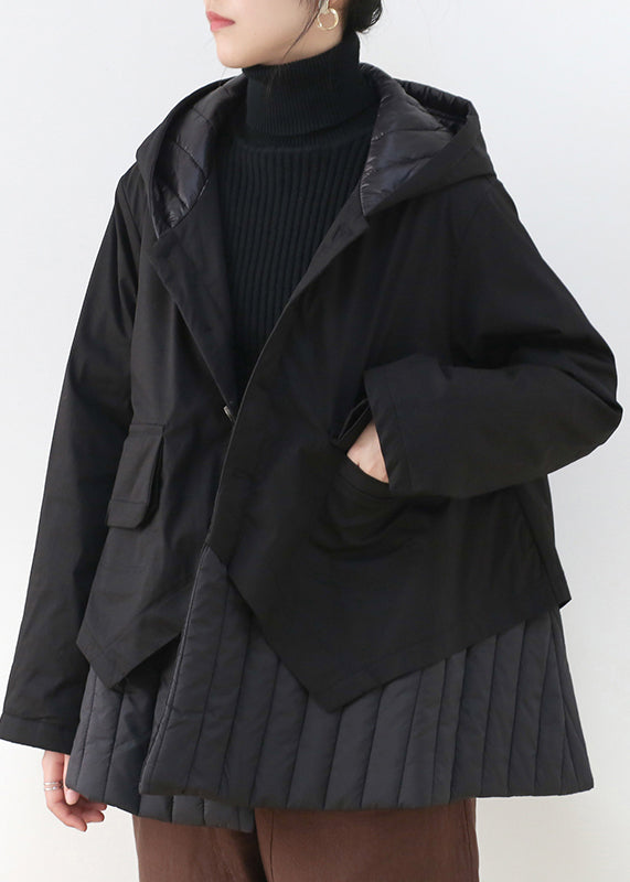 Moderner schwarzer Patchwork-Knopftaschen dicker Kapuzenparka mit langen Ärmeln