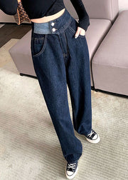 Moderne dunkelblaue Knopftaschen mit hoher Taille und gerader Hose im Herbst