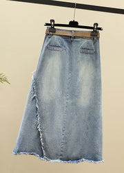 Moderner hellblauer, asymmetrischer Schärpen mit hängenden Taschen, Baumwoll-Jeansrock, Sommer