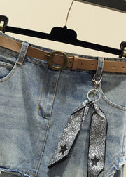 Moderner hellblauer, asymmetrischer Schärpen mit hängenden Taschen, Baumwoll-Jeansrock, Sommer