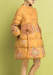 Moderner gelber bestickter Knopf mit feiner Baumwolle gefüllter Parka Winter