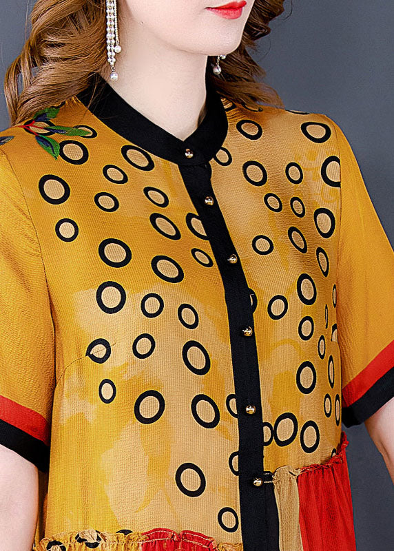 Moderne gelbe Stehkragen asymmetrische zerknitterte Seidenhemdkleider mit kurzen Ärmeln