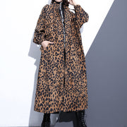 Neue Leopardenmäntel plus Größenkleidung Stand Trenchcoat Frauen Langarm Taschen Baggy Baumwollmischmantel