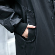 Neue schwarze PU-Kleidung in Übergröße mit Stehkragen und feinen seitlichen offenen Taschen aus Leinen-Pu-Mantel