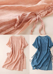 Rosafarbenes Sommer-Baumwollkleid mit seitlich offenem Kordelzug und kurzen Ärmeln