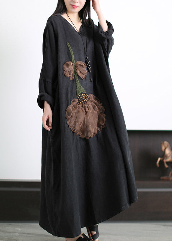 Plus Size Schwarzes Leinenkleid mit V-Ausschnitt, besticktem Blumenmuster und langen Ärmeln