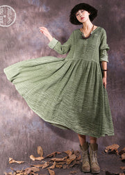Plus Size Patchwork-Baumwollkleid mit grünen Knöpfen Frühling