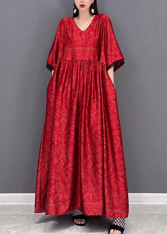 Rotes langes Seidenkleid im chinesischen Stil mit zerknitterten kurzen Ärmeln